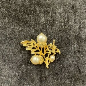 intage Avon Faux Pearl Acorn Brooch Pendant